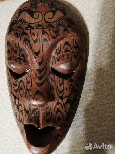 Маска декоративная деревянная