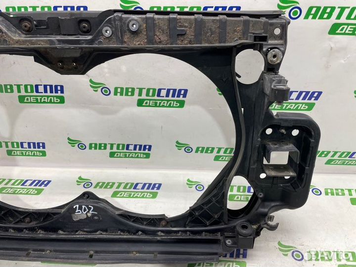 Телевизор панель радиаторов передний Audi Audi A6