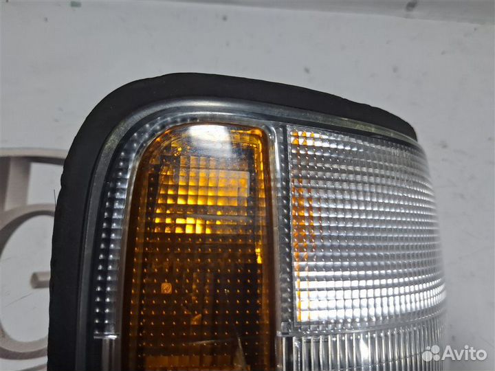 Габарит передний правый Isuzu Bighorn UBS69 4JG2