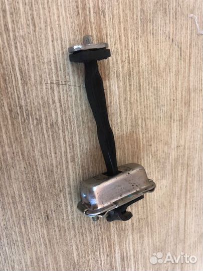 Ограничитель двери задний правый Ssangyong Actyon