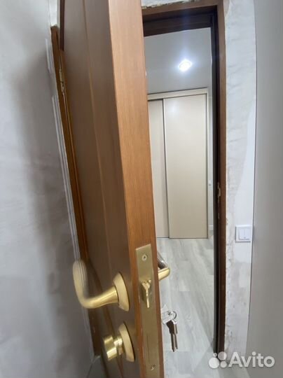 Дверь межкомнатная из массива дерева