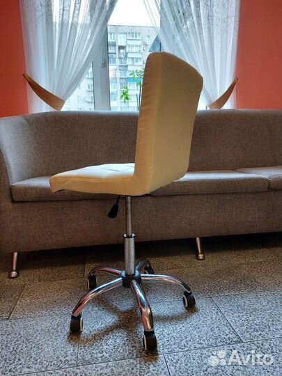 Стул кресло на колесиках