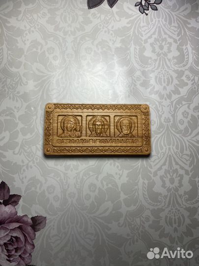 Резные иконы из дерева