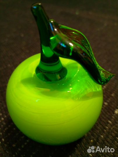 Яблоко стекло