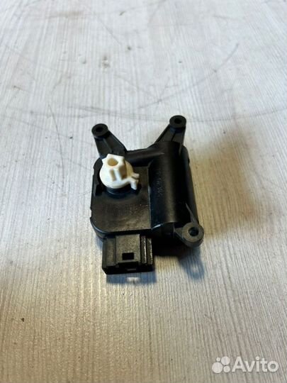 Моторчик заслонки отопителя Volkswagen Golf 5 BSE