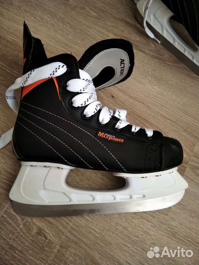 Коньки хоккейные