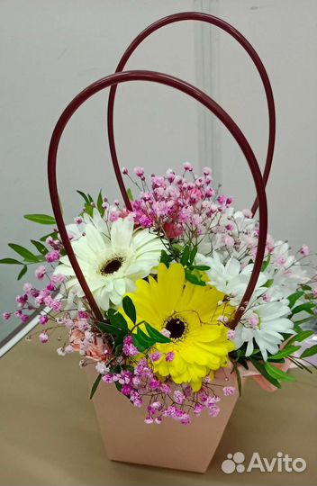 Букеты в коробках, сумочках, корзинках