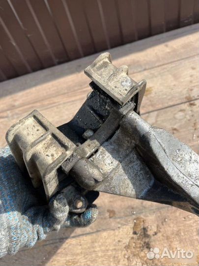 Подушка двигателя Opel Vectra 1.6