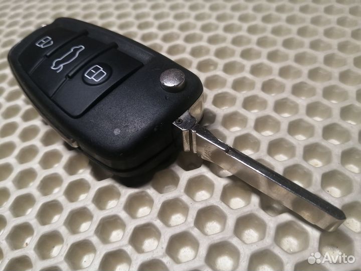 3R0 837 220 Seat Exeo 2008-2013 выкидной чип ключ