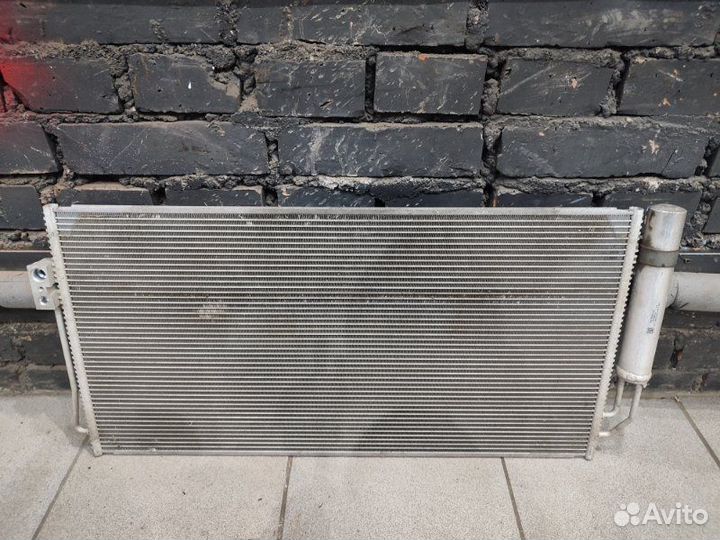 Радиатор кондиционера передний Mitsubishi