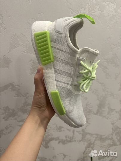 Кроссовки adidas original NMD R1 новые