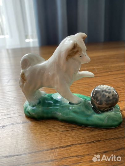 Фарфоровая статуэтка Собачка с ежиком