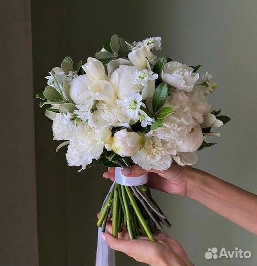 Свадебный букет невесты из пионов и гвоздик Достав
