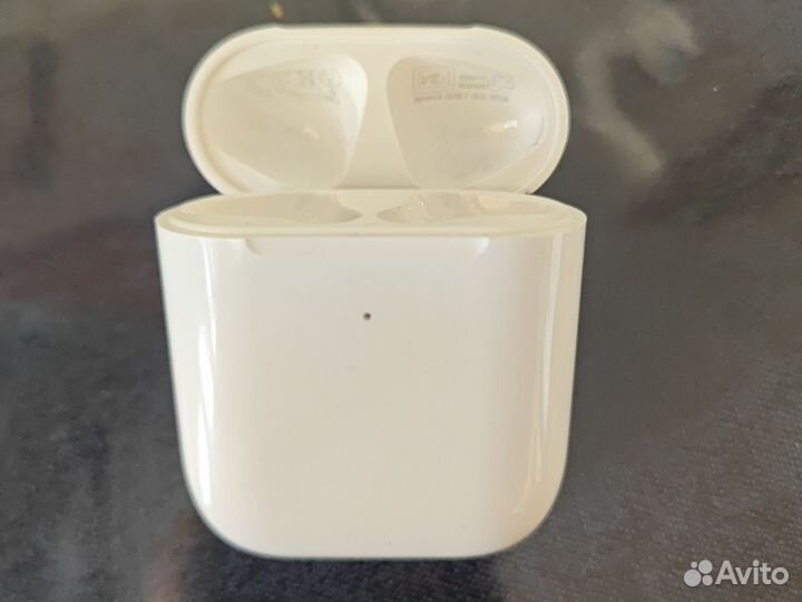 Зарядный кейс-футляр для AirPods. Чехол в подарок