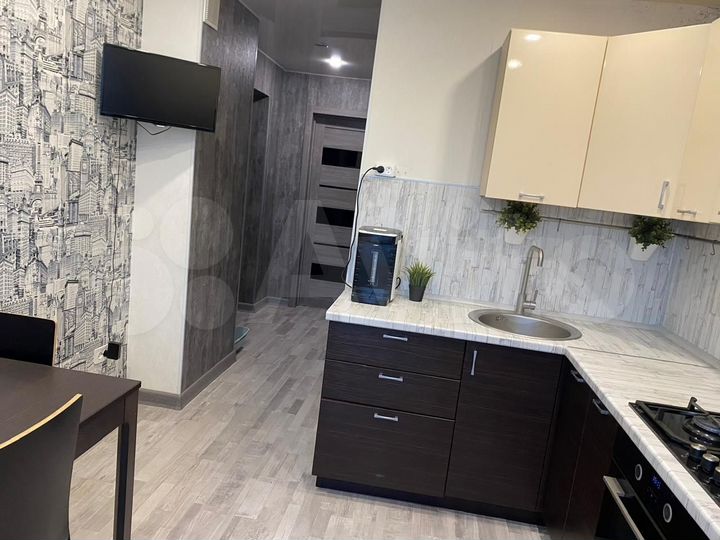 2-к. квартира, 52 м², 1/3 эт.