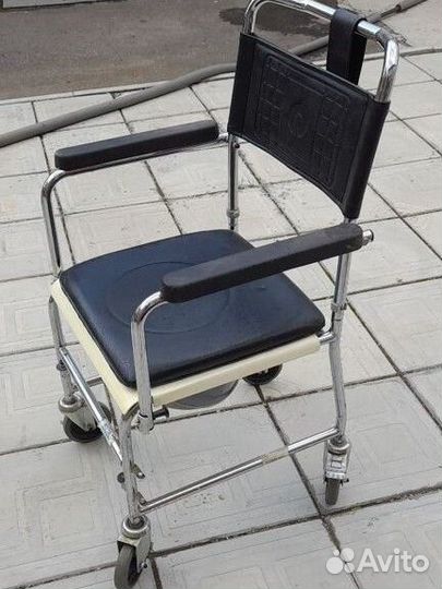Кресло туалет на колесах