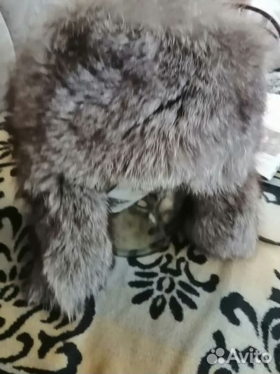 Шапки 2 женские, 1 шапка ушанка