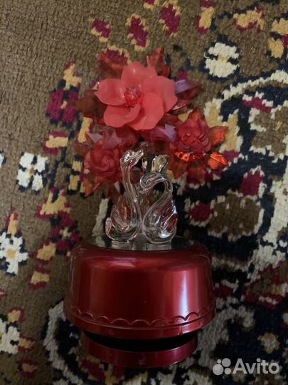 Статуэтка с музыкой