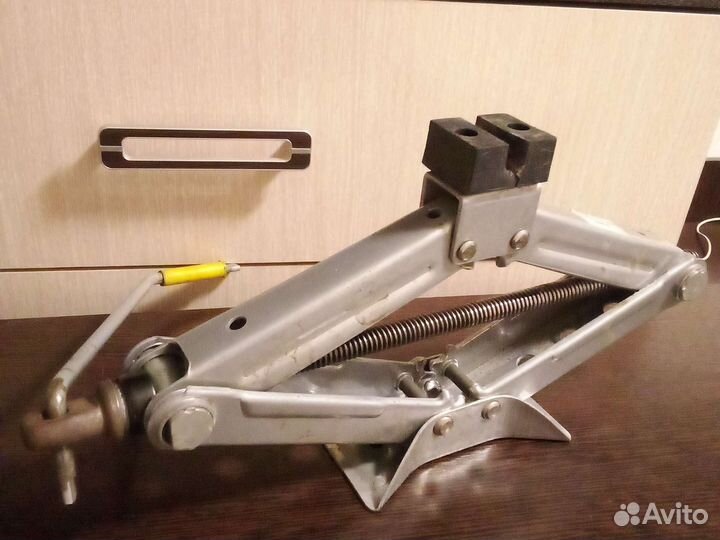 Домкрат ромбический 2000кг