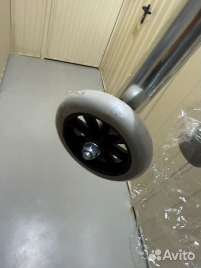 Ходунки для взрослых с колесами