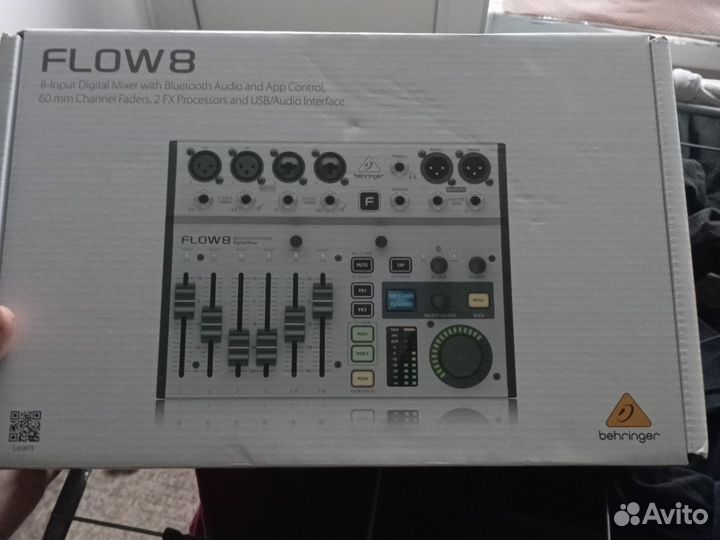 Микшерный пульт. Flow 8 behringer