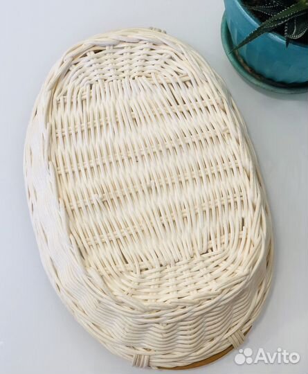 Корзина плетеная из ротанга, белая