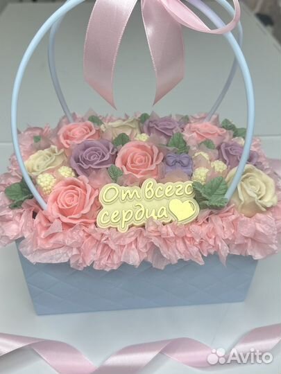 Корзина букет с шоколадными цветами