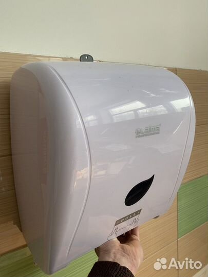 Диспенсер для бумажных полотенец