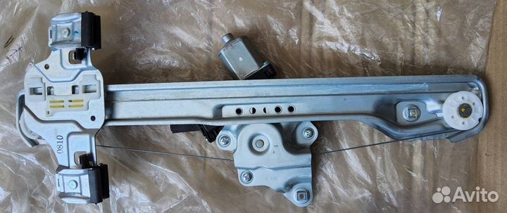 Моторчик заднего правого стеклоподъемника Opel Mok