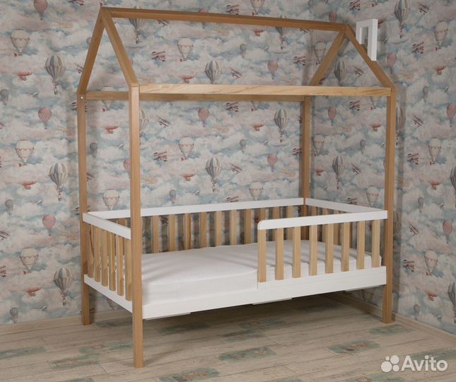 Кровать домик из массива Бука