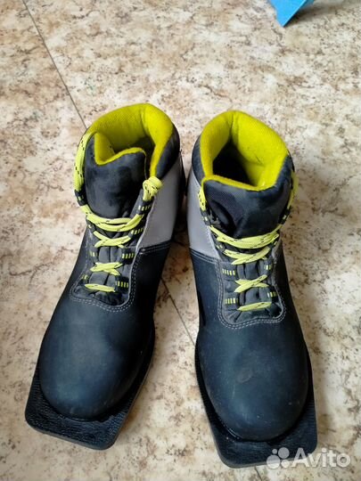 Лыжные ботинки детские 31 и 36 размер