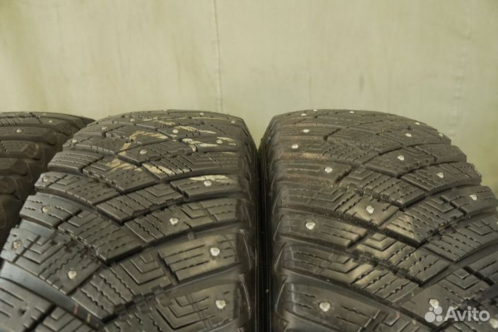 Goodyear UltraGrip Ice Arctic SUV 215/65 R17 99T