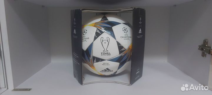 Футбольный мяч лиги чемпионов 2018 Киев