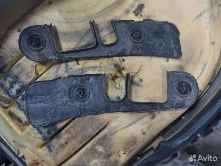 Пластик крышки багажника Audi A6C5 Avant