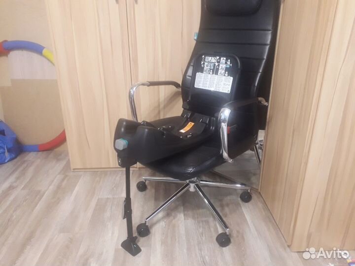 Автокресло люлька Romer + база Isofix