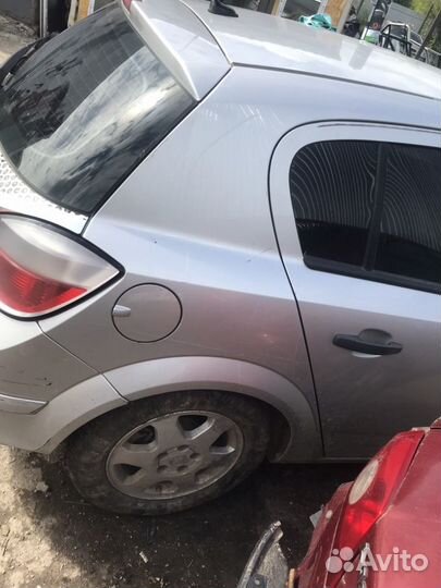Заднее правое крыло четверть Opel Astra H 5d