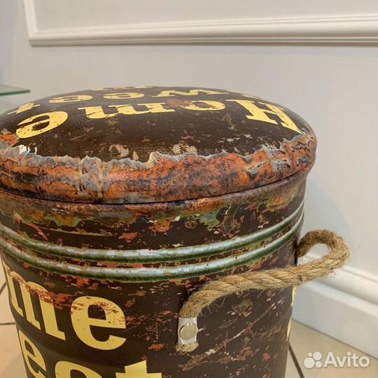 Пуфик на металлическом каркасе