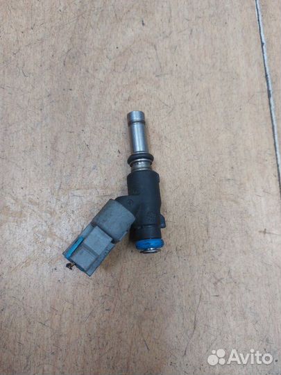 Топливная форсунка Opel Zafira B Z16XER 2009