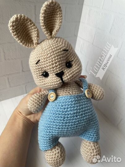 Вязанный зайчик