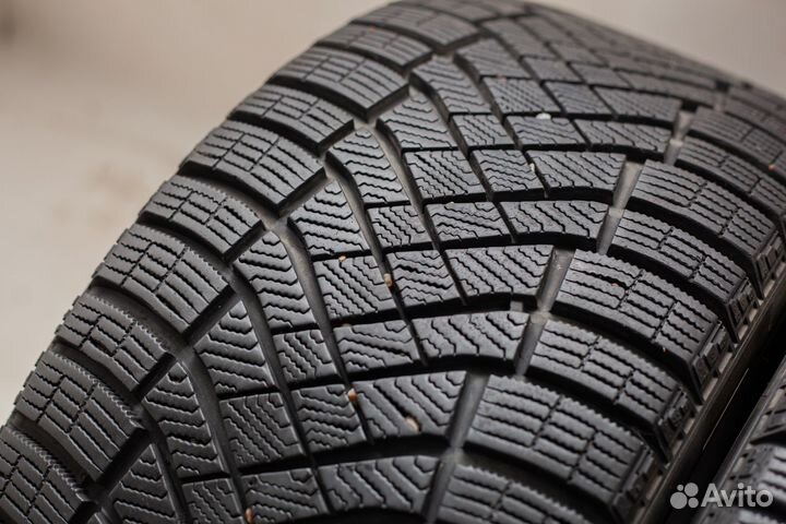 Pirelli Ice Zero FR 245/40 R18 97H