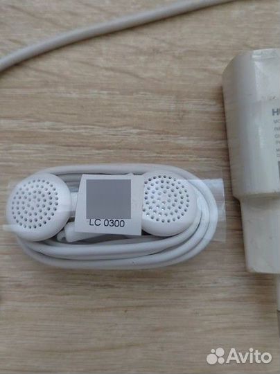 Зарядка и наушники huawei
