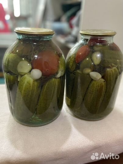 Банки 3 литровые с солеными бочковыми огурцами