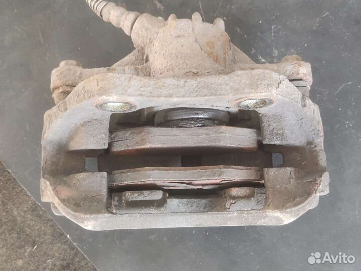 Суппорт передний левый Peugeot 206