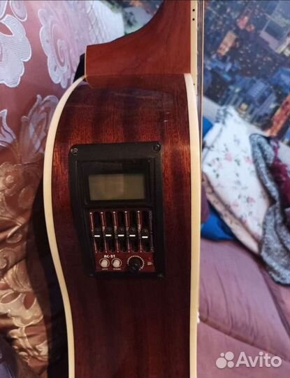 Акустическая гитара