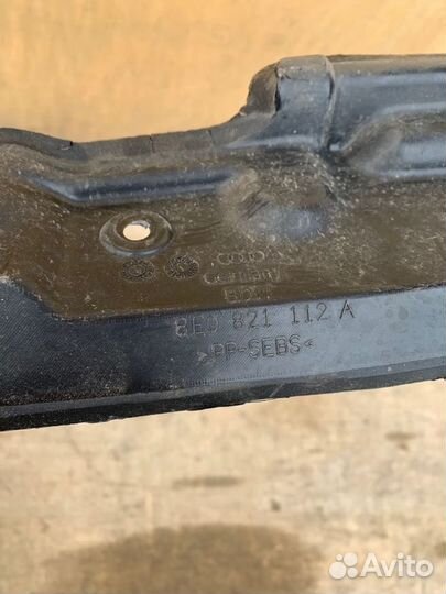 Пыльник крепления правого переднего крыла Audi A4