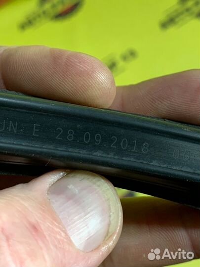 Уплотнитель стекла двери передний левый Kia Ceed 3