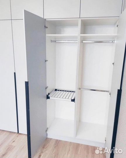 Зеркальный шкаф