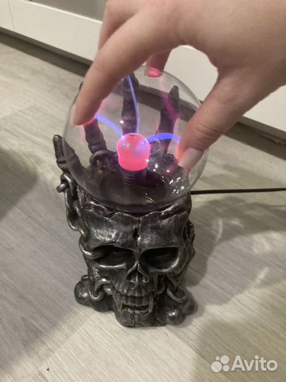 Светящийся шар череп