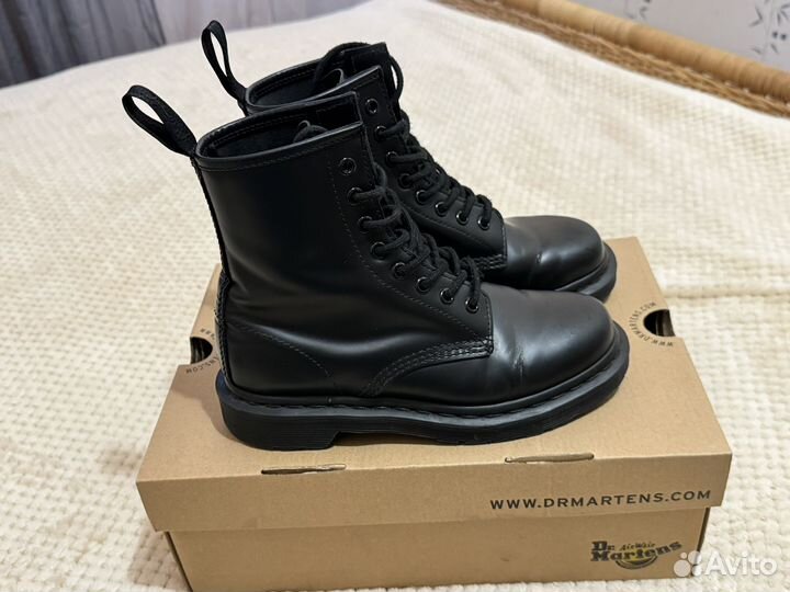 Dr martens mono black