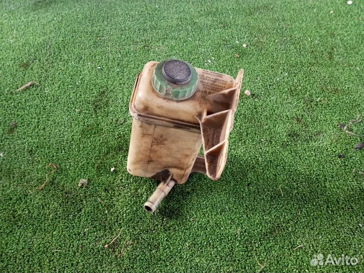 Бачок гур Audi 80 b3